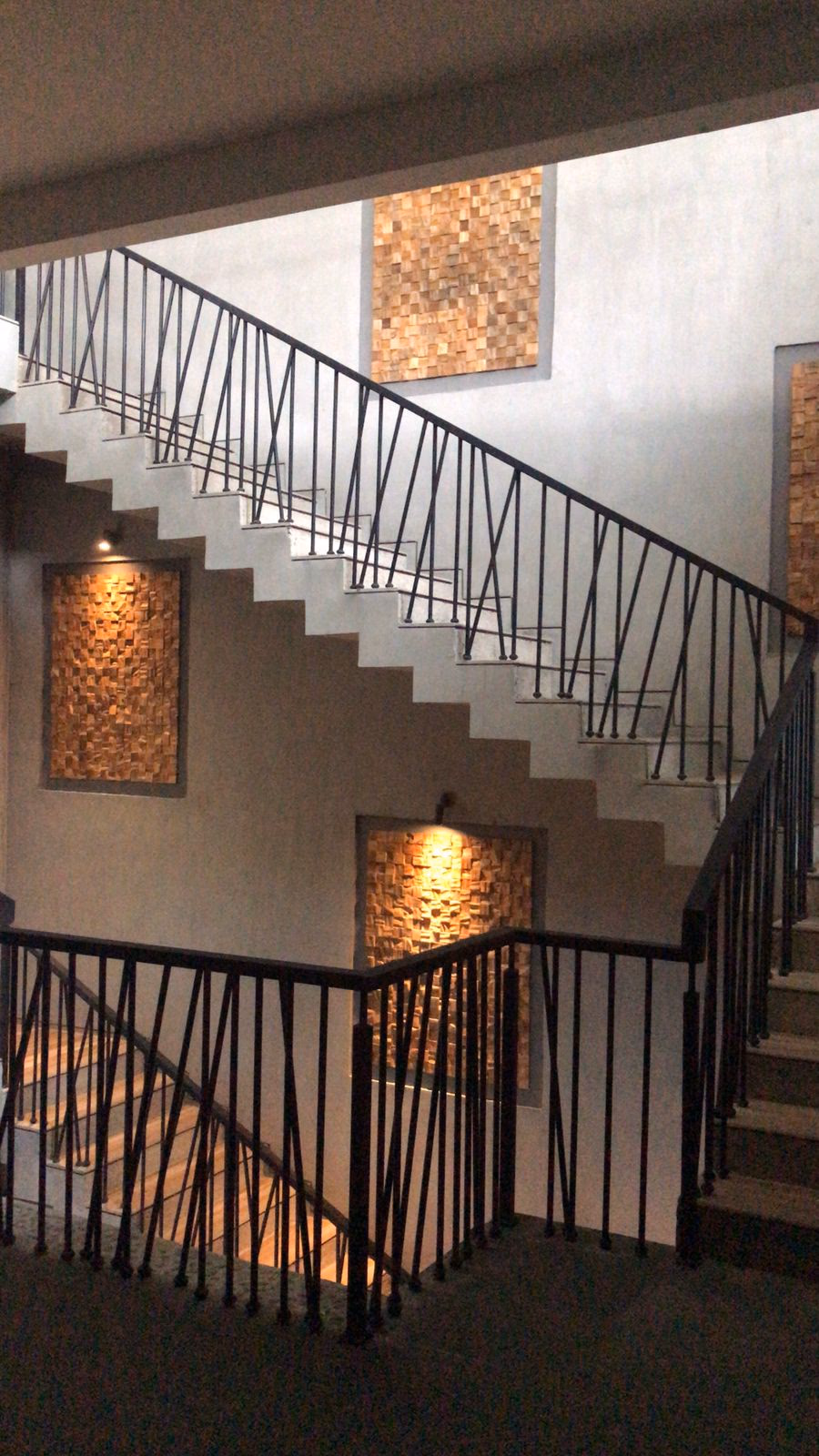 Teak Wall Panels for Restaurants & Cafes: Design Guide